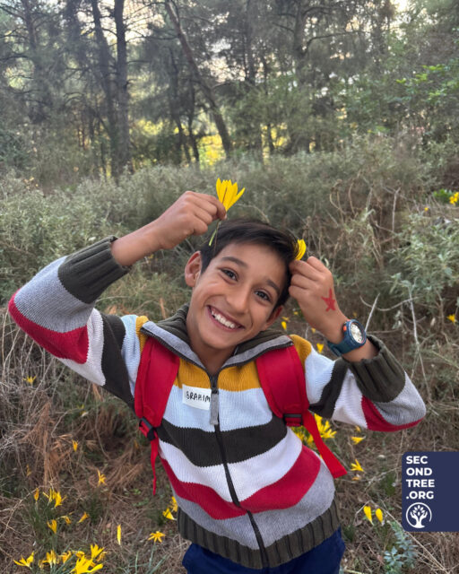 🍄🌿 Our students from Katsikas & Agia Eleni refugee camps set off on 2 adventures together with our collaborator & friend from Second Tree Italia, @martamarziali! 🇮🇹 
🪨 First up, the Perema Caves with Katsikas students & their families! As our guide explained that some of the stalagmites were over a million years old, 13-year-old Mustafa from Sudan was amazed & his eyes went wide – he thought she said “a million euros!”
🌳 Next,  students from Katsikas & Agia Eleni refugee camps set off for an adventure in the magical Bafra forest! Teacher @camcave revealed that everyone had mysteriously “gone missing” overnight. The mission: find each team’s caricatures hidden among the trees! We tracked down almost everyone – until we realised young Harris was still missing. So, all teams joined forces for one final search… when we finally found him, the cheers echoed through the forest!🌲 Thanks to comic artist & game creator @andreailbandito for his sketches!! 🐿️
💛 Huge thanks to our friends at Second Tree Italia for making these days of adventure beyond the refugee camp possible! Help us create more days like this – donate via the link in our bio. 😎
#refugeesarepeople #excursionday #community #WeareSecondTree #SecondTreeItalia #adventuretime #educationforall